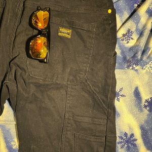 CATERPILLAR WORKWEAR JEANS- comfortable, multi pocket- size 32x34- w/ sunglasses